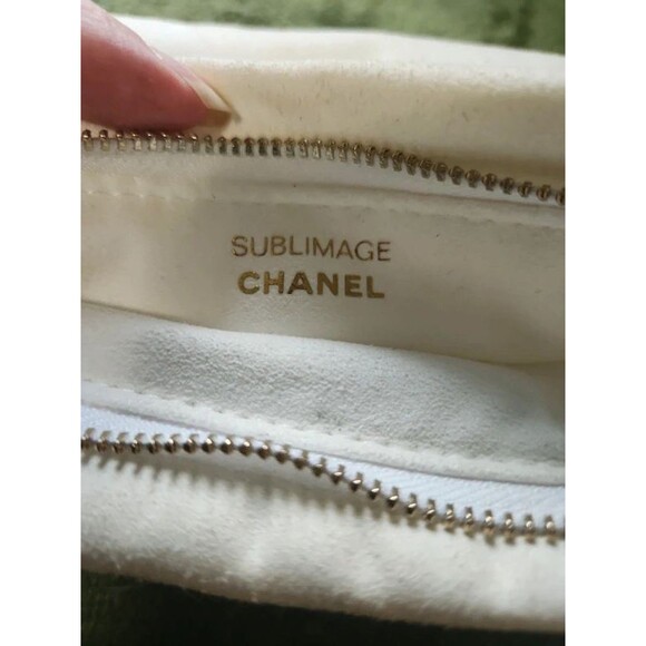 CHANEL Handbags - Cosmetic VIP Bag vintage-style CHaNEL Gold floral embroidery, cushy creamywhite